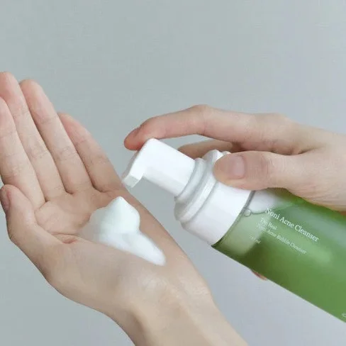 Limpiador Facial Celimax The Real Noni Acné Bubble Cleanser - 155ml